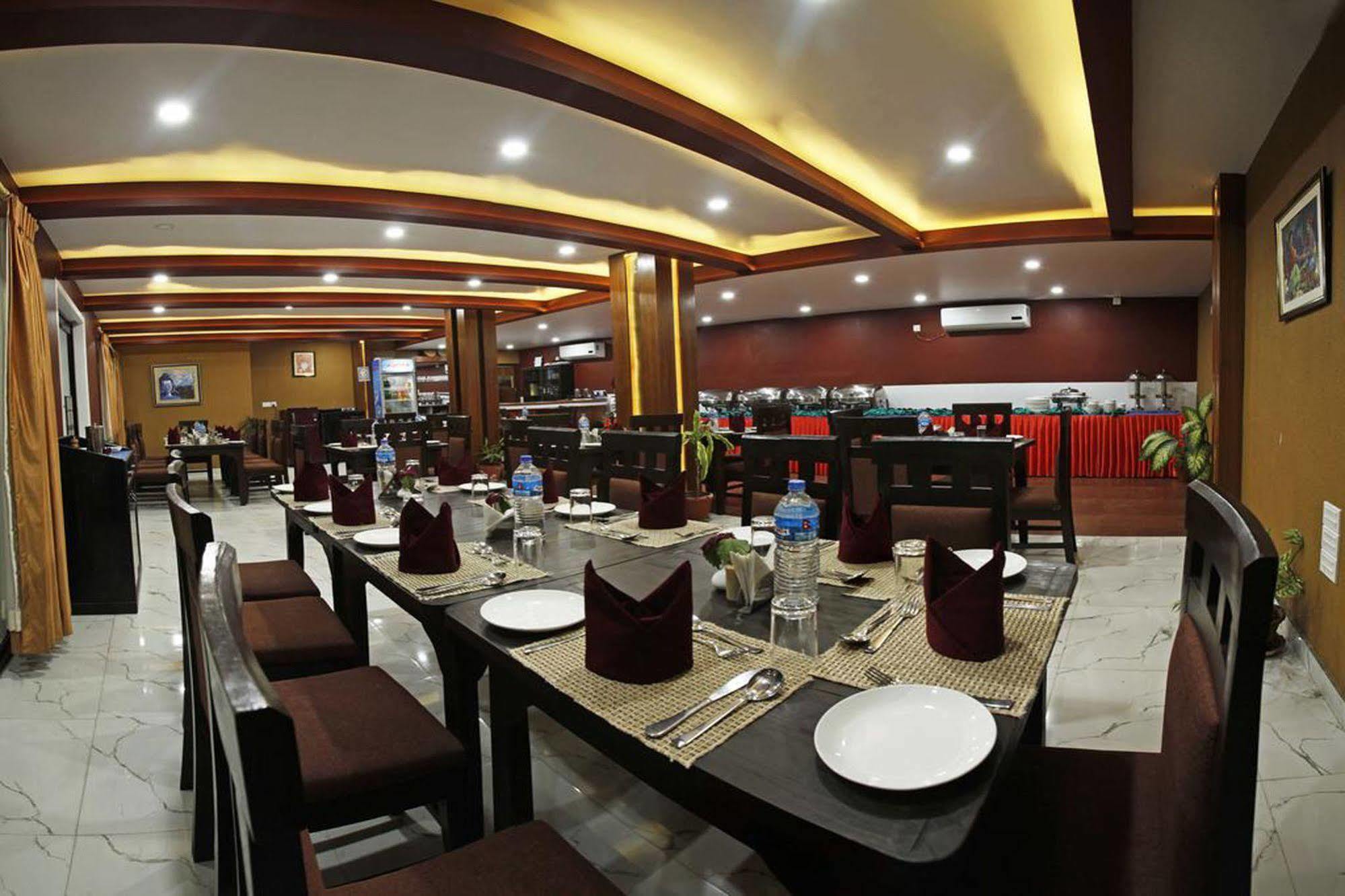 Hotel Dandelion Покхара Экстерьер фото