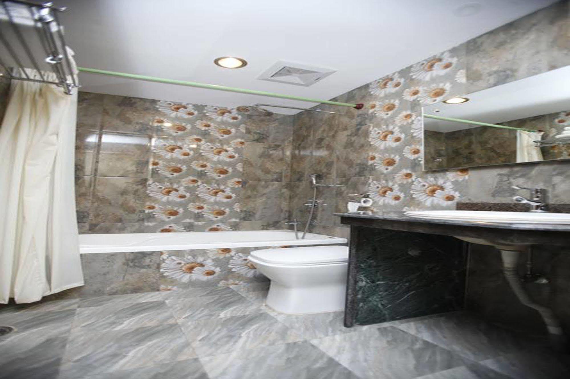 Hotel Dandelion Покхара Экстерьер фото