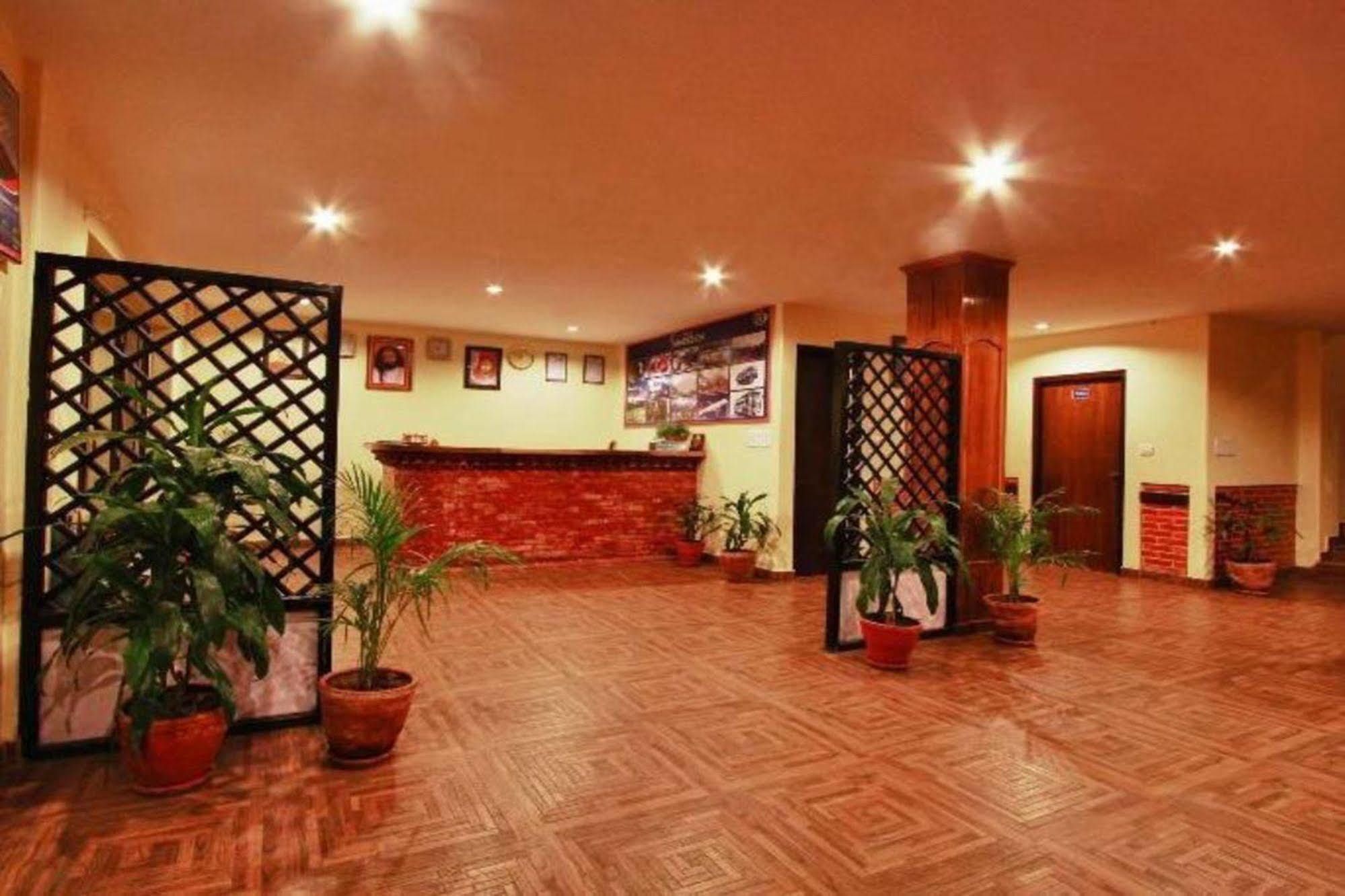 Hotel Dandelion Покхара Экстерьер фото