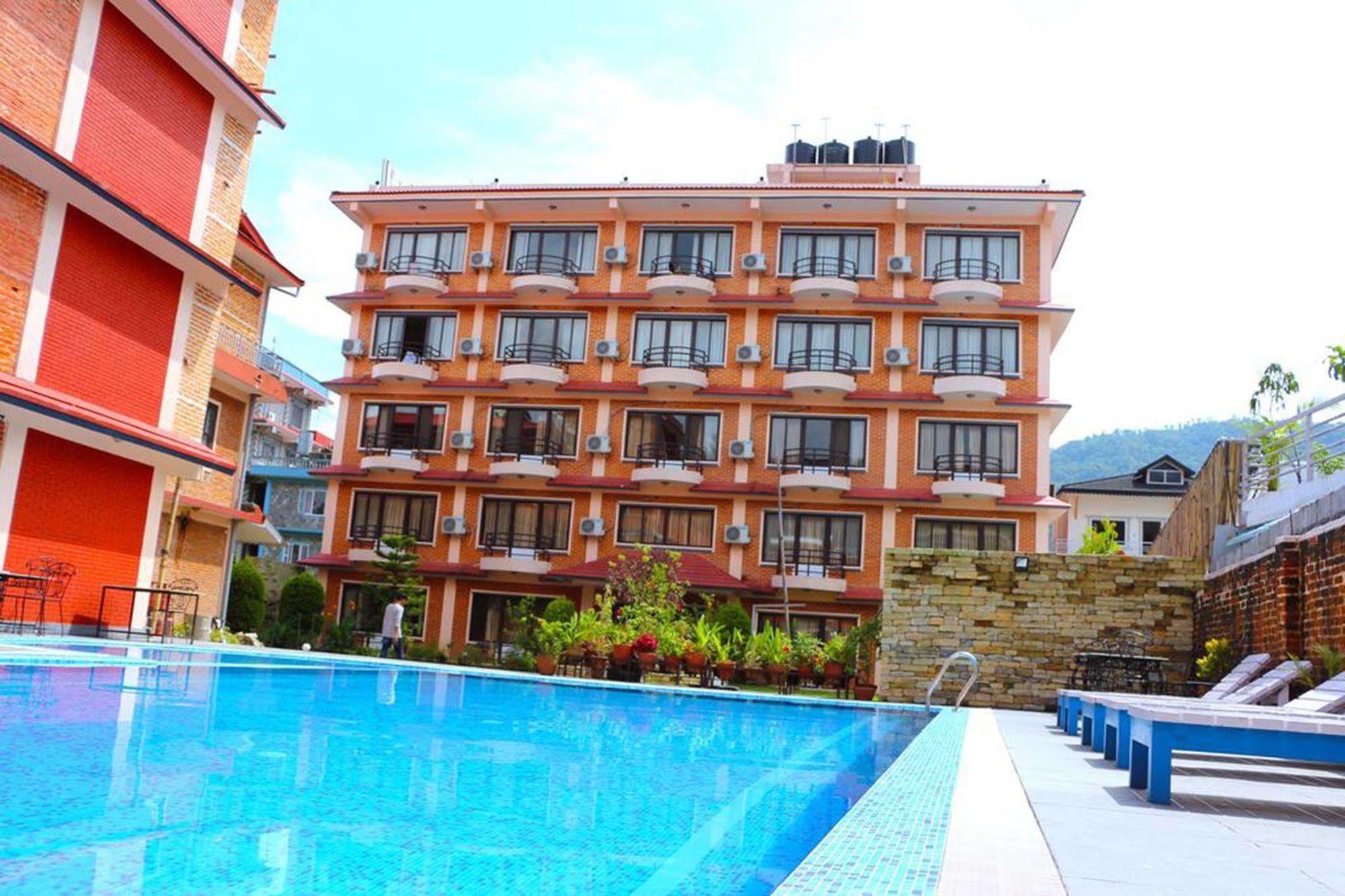 Hotel Dandelion Покхара Экстерьер фото