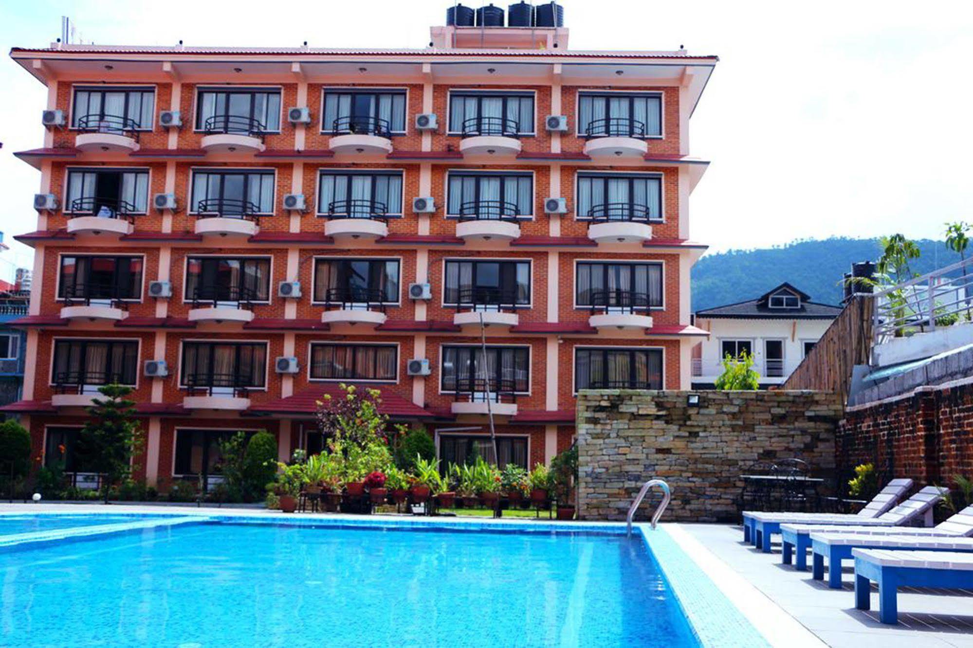 Hotel Dandelion Покхара Экстерьер фото