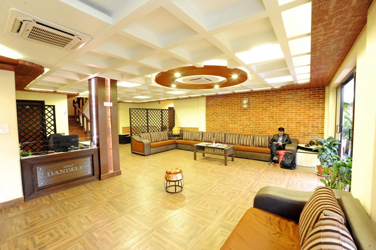 Hotel Dandelion Покхара Экстерьер фото