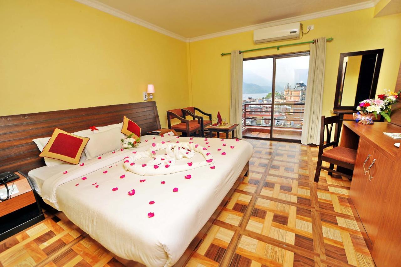 Hotel Dandelion Покхара Экстерьер фото