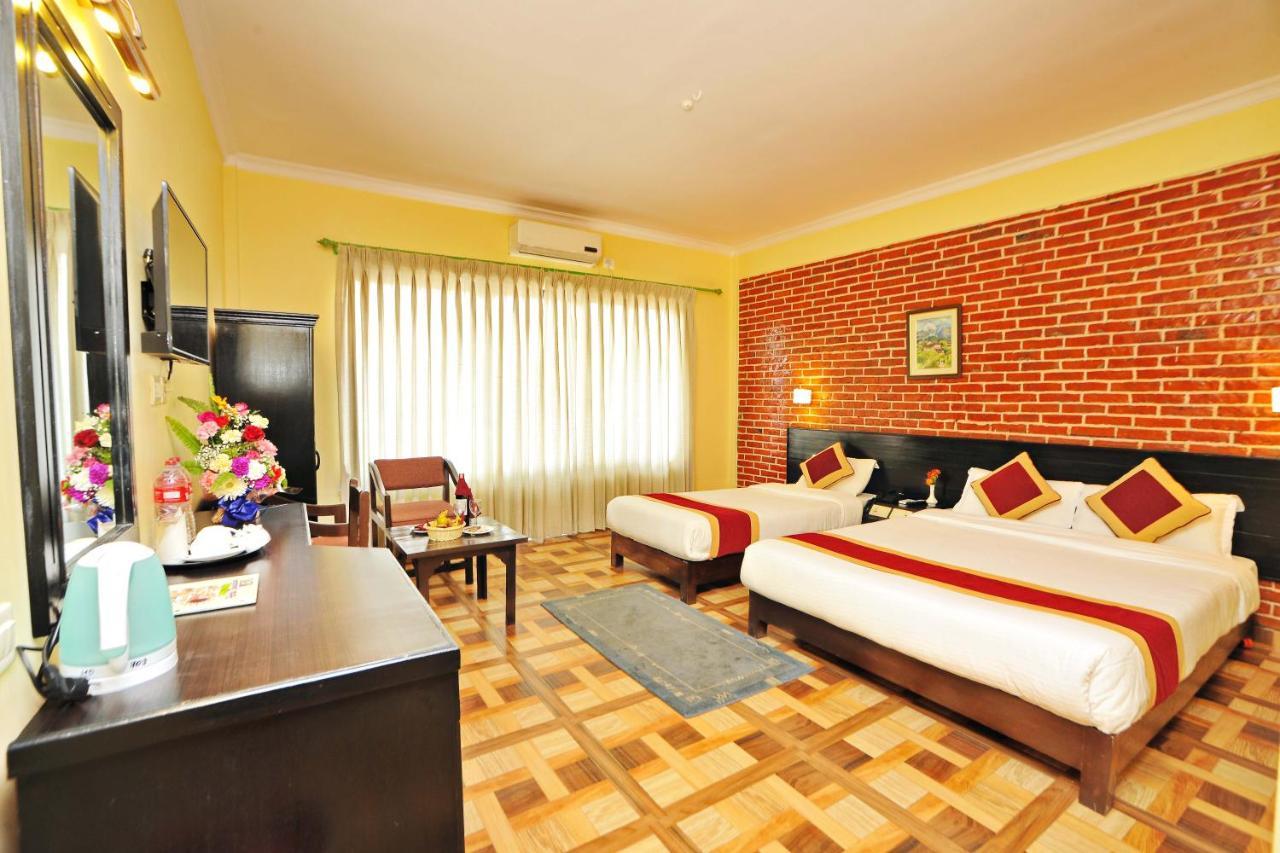 Hotel Dandelion Покхара Экстерьер фото