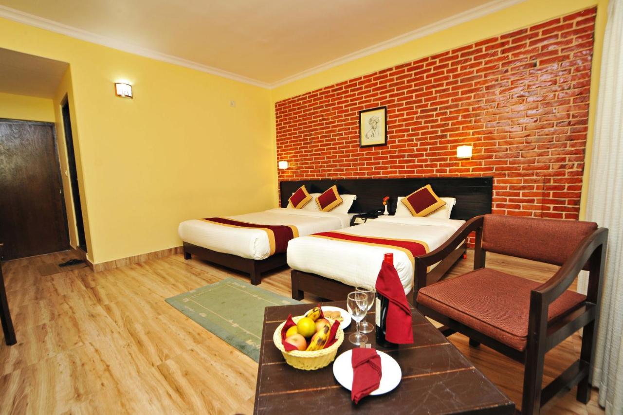 Hotel Dandelion Покхара Экстерьер фото