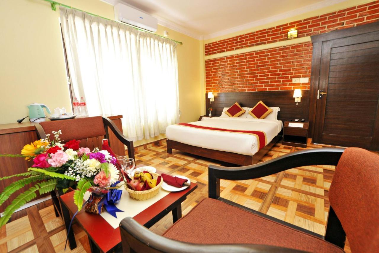 Hotel Dandelion Покхара Экстерьер фото