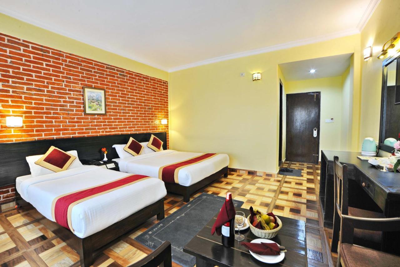 Hotel Dandelion Покхара Экстерьер фото