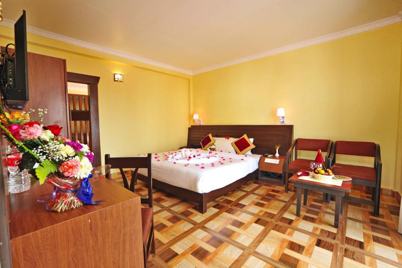 Hotel Dandelion Покхара Экстерьер фото