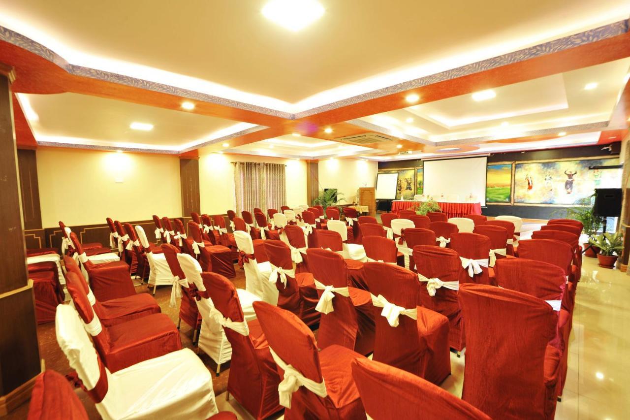 Hotel Dandelion Покхара Экстерьер фото