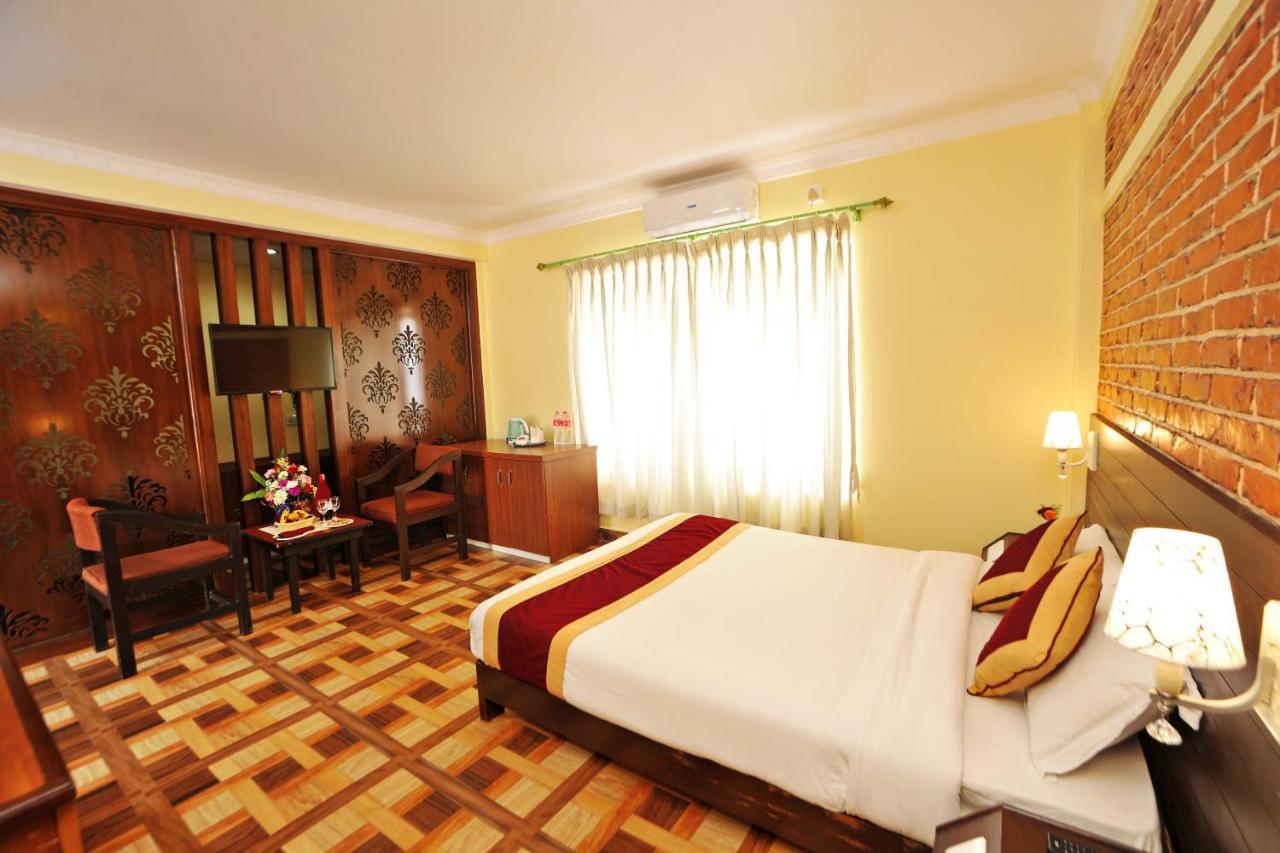 Hotel Dandelion Покхара Экстерьер фото